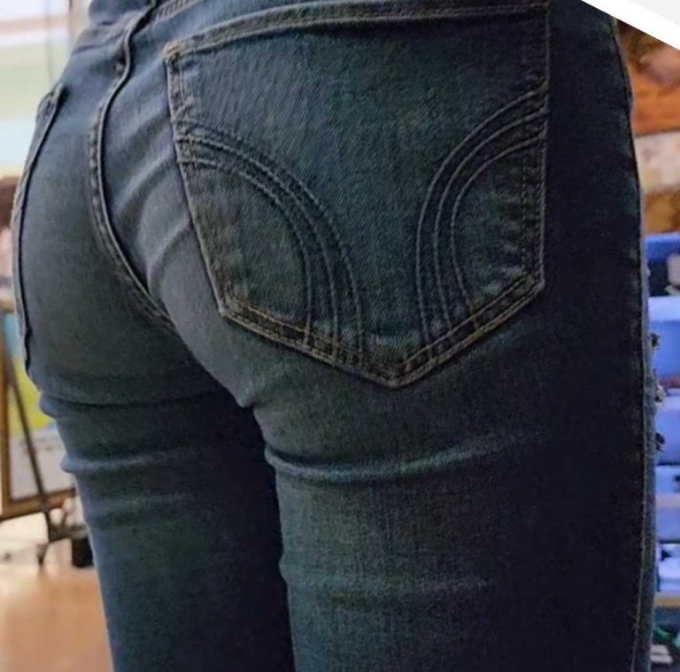 JB Teen Daugther In Jeans