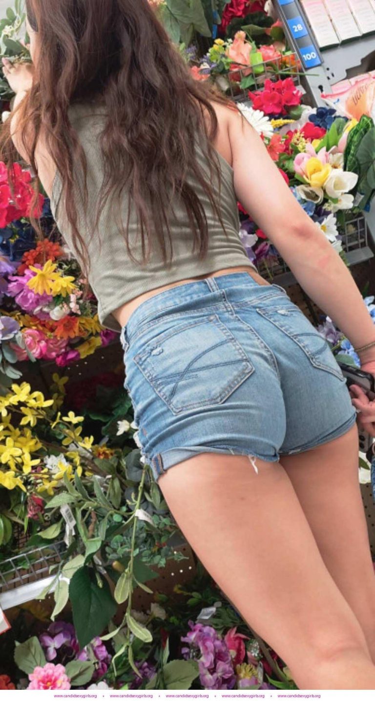 Hot Asian Girl in Tight Jean Shorts