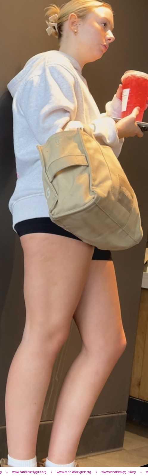 Leggy Blonde Teen Short Shorts At Airport