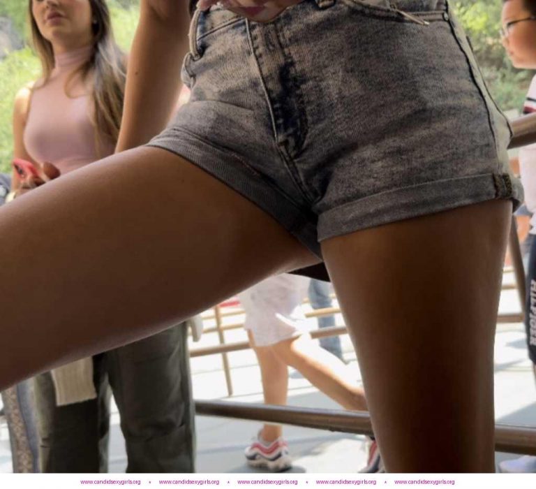 Sexy Legs JB Teen Duo In Shorts