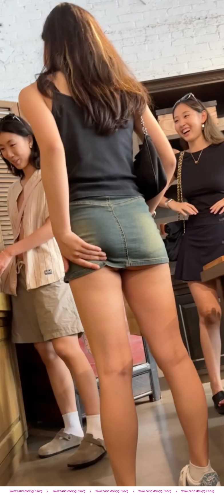 Short Skirt Teen Upskirt