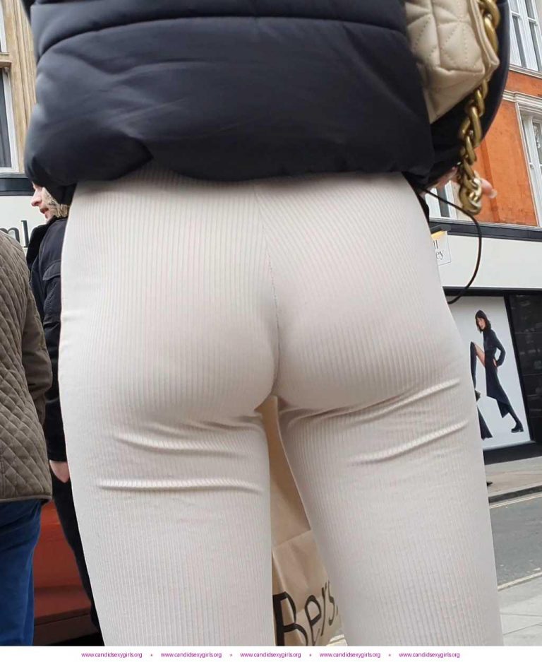 Teen Daugther In Cream Leggings