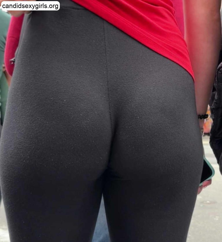 Candid Teen Pulling Up Her Leggings